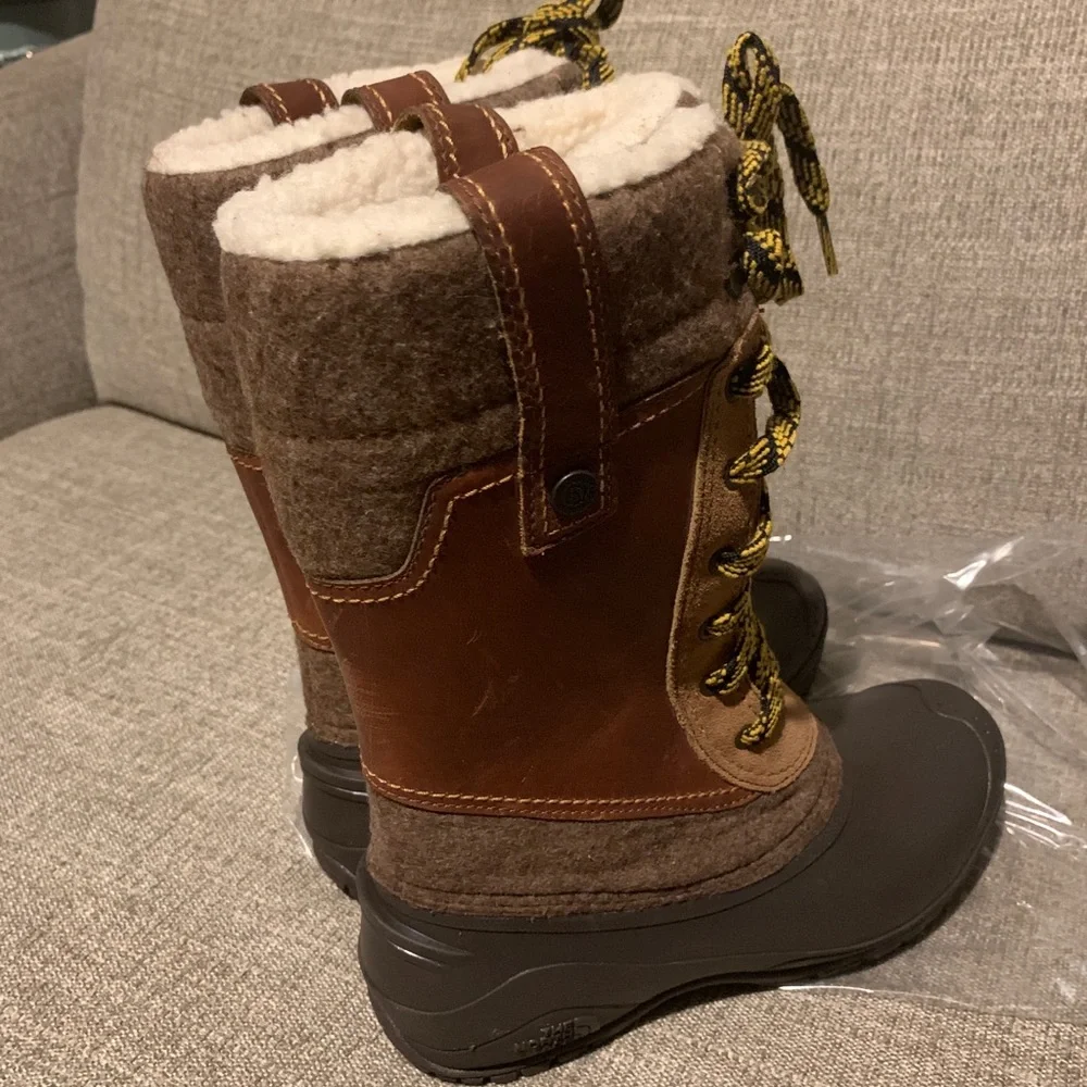 NEW The North Face Insulated Women’s Winter Boot 6